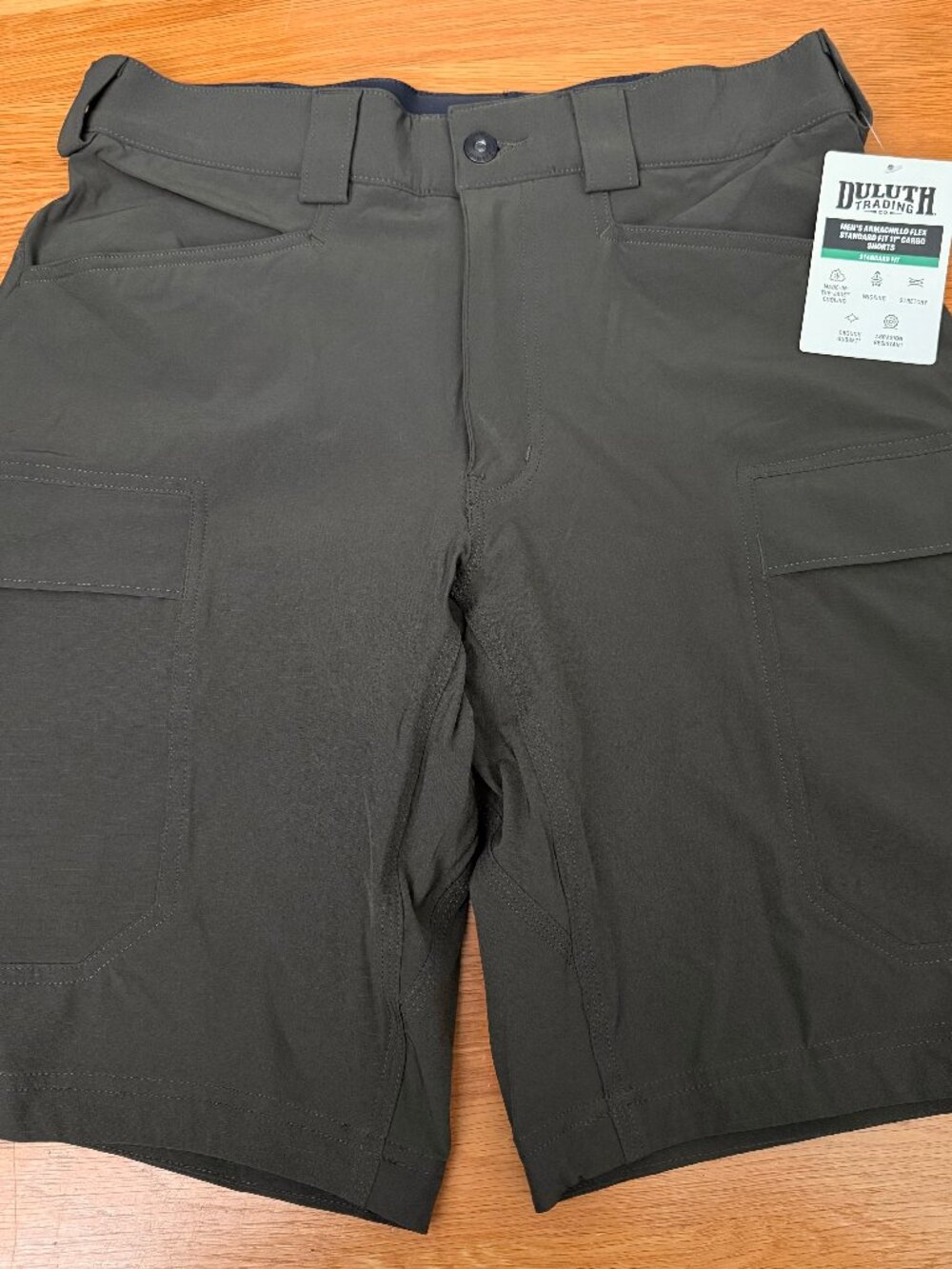 Duluth Trading Armachillo Flex Standard Fit 11" Cargo Shorts in Tarmac